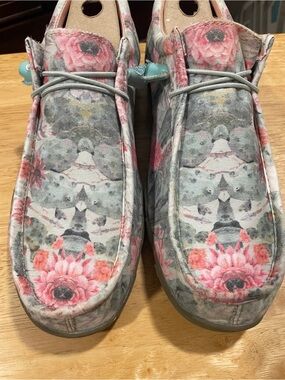 Roper Women's Floral Canvas Moccasins in Teal and Pink